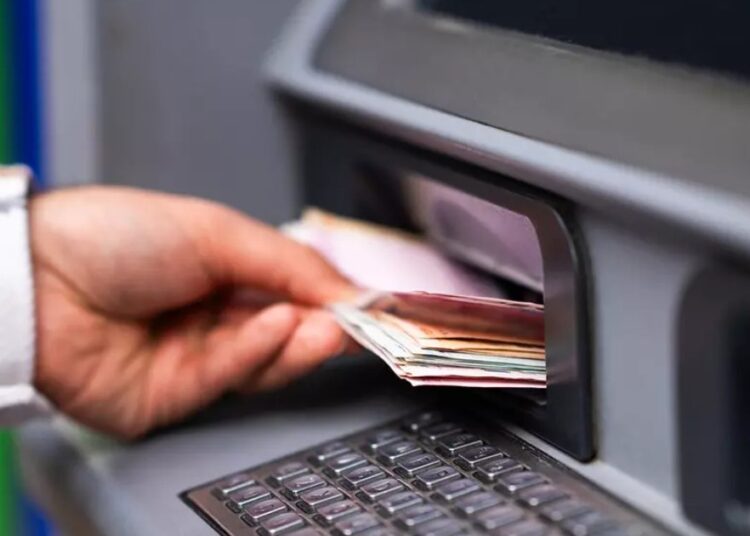 ATM'lerden yapılan para yatırma işlemlerinde limitler düşürüldü 1 Emeklileri endişelendiren ATM muamması çözüldü