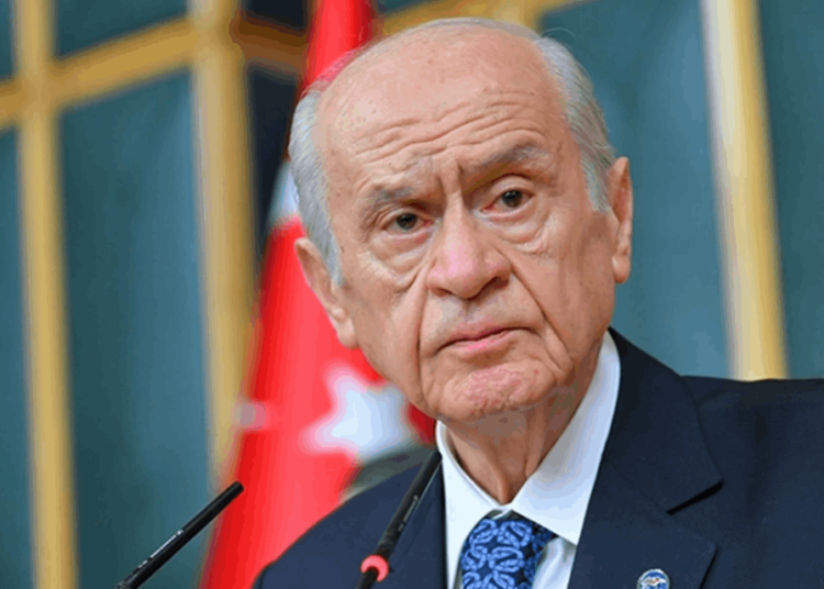 Bahçeli, Türkeş’in mezarını ziyaret ederek mesaiye başlıyor