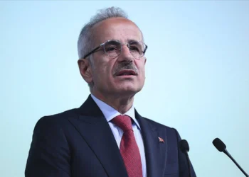 GSM şirketleriyle görüşen Bakan Uraloğlu: Depremde aramaların yüzde 75’i karşılandı