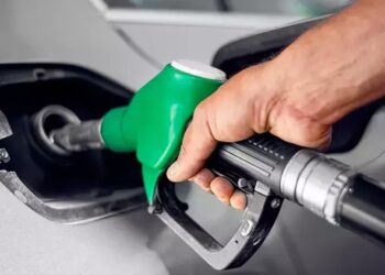 Benzine beklenen zam iptal edildi