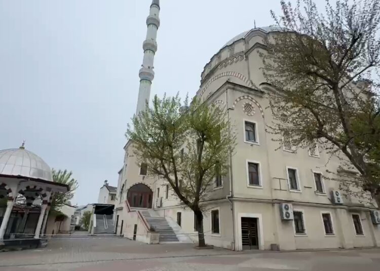 Arnavutköy’de depremde hasar alan cami mühürlendi 1 Arnavutköy’de depremde hasar alan cami mühürlendi