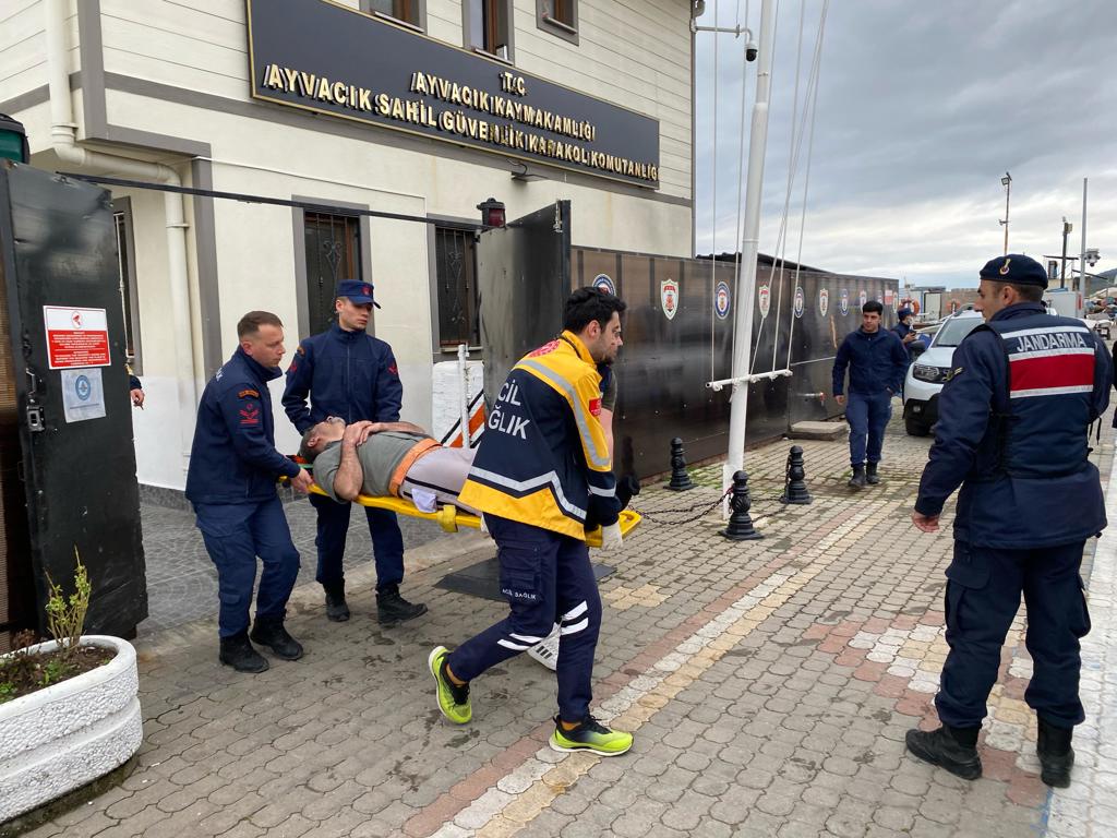 Göçmenleri taşıyan bot battı: 9 can kaybı 2 Göçmenleri taşıyan bot battı: 9 can kaybı