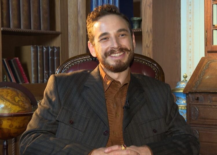 Cem Yiğit Üzümoğlu, yurt dışına çıkış yasağı nedeniyle Yunanistan’daki oyununa gidemiyor 1 Oyuncu Cem Yiğit Üzümoğlu’ndan yeni paylaşım: “Mücadele etmek zorundayız”