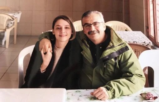 Sırrı Süreyya Önder'in kızı: "En iyi bildiğin şeyi yap ve diren baba" 1 Sırrı Süreyya Önder’in kızı: “En iyi bildiğin şeyi yap ve diren baba”