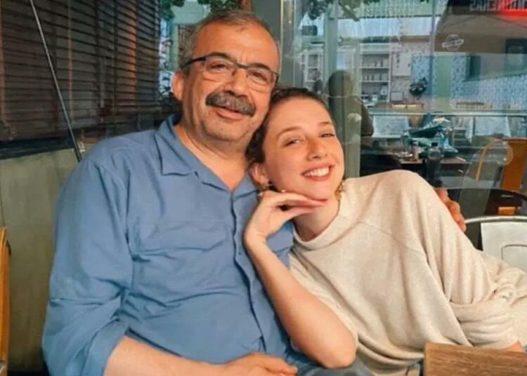 Sırrı Süreyya Önder'in kızından yeni mesaj: 'Durumu iyiye gidiyor' haberi, temennimizin ötesinde değil 1 Sırrı Süreyya Önder’in kızından yeni mesaj: ‘Durumu iyiye gidiyor’ haberi, temennimizin ötesinde değil