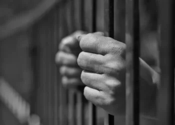 Gündüz işe, akşam cezaevine!