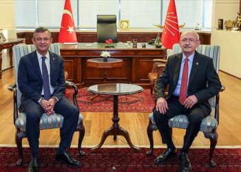 Özgür Özel kurultaya davet etti; Kılıçdaroğlu katılma kararı aldı