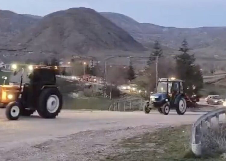 İmamoğlu eyleminde çiftçilere kesilen trafik cezalarını Özgür Özel ödeyecek 1 İmamoğlu eyleminde çiftçilere kesilen trafik cezalarını Özgür Özel ödeyecek