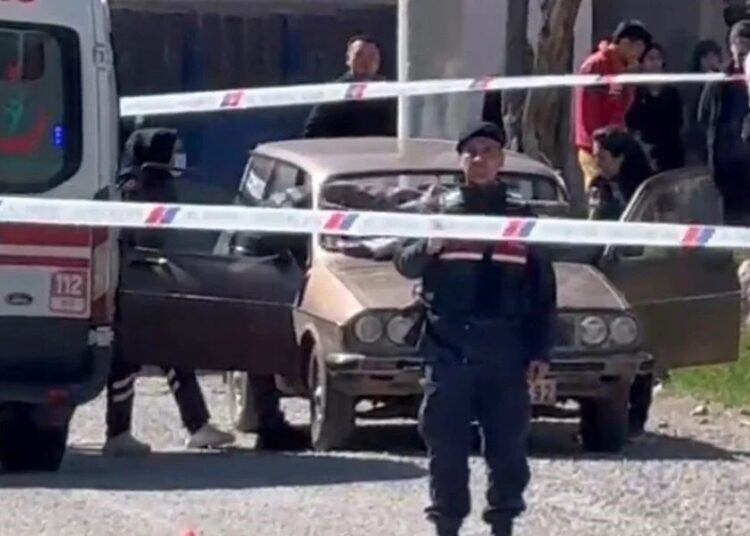 Denizli'de miras cinayeti! Kardeşini ve yengesini tüfekle vurarak öldürdü 1 Denizli’de miras cinayeti! Kardeşini ve yengesini tüfekle vurarak öldürdü