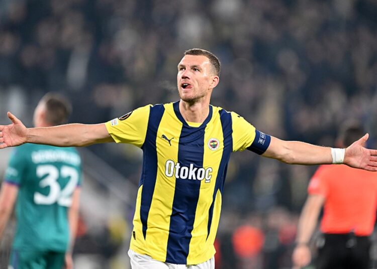Fenerbahçe'de Edin Dzeko için ayrılık iddiası 1 Fenerbahçe’de Edin Dzeko için ayrılık iddiası