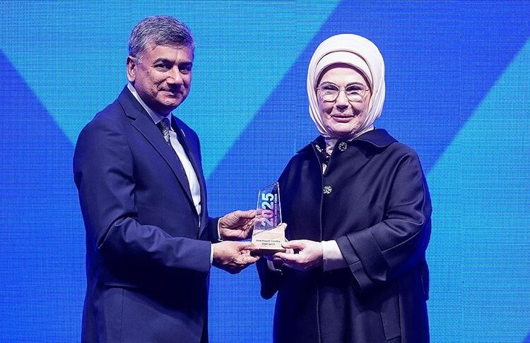 Emine Erdoğan’a “En İyi Kadın Lider Ödülü” verildi 1 Emine Erdoğan’a “En İyi Kadın Lider Ödülü” verildi