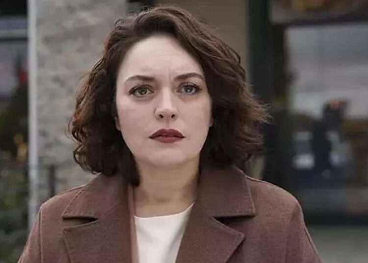 Ezgi Mola'dan 'Ayşe Barım' isyanı: 'Öldürmek mi istiyorsunuz' 1 Ezgi Mola’dan ‘Ayşe Barım’ isyanı: ‘Öldürmek mi istiyorsunuz’