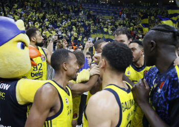 Fenerbahçe Beko, Final Four için ilk adımı attı! Paris Basketbol’u 83-78 yendi