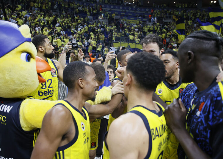 Fenerbahçe Beko, Final Four için ilk adımı attı! Paris Basketbol’u 83-78 yendi