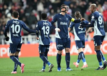 Fenerbahçe, Sivas’ta 3 puanı 3 golle aldı