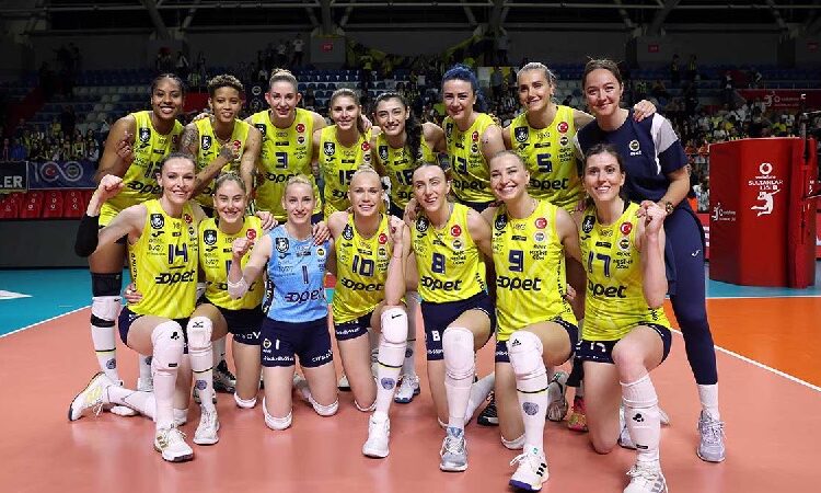 Galatasaray'ı geçen Fenerbahçe Medicana, Vakıfbank'ın rakibi oldu 1 Galatasaray’ı geçen Fenerbahçe Medicana, Vakıfbank’ın rakibi oldu