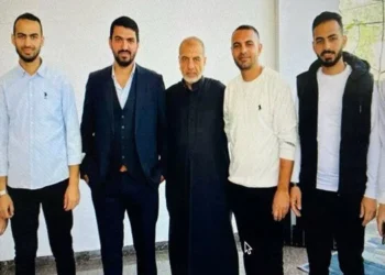 Gazzeli babanın dramı! Güvenli yer arayışına çıkan 6 oğlu İsrail İHA’sı tarafından katledildi 4 Gazzeli babanın dramı! Güvenli yer arayışına çıkan 6 oğlu İsrail İHA’sı tarafından katledildi