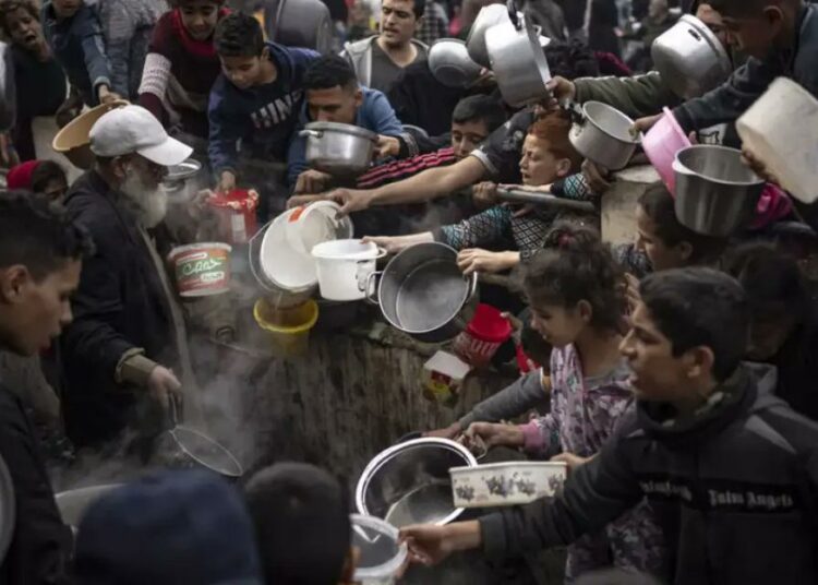 Gazze'de dram büyüyor, bölgeye bir ayı aşkın süredir insani yardıma ulaşamıyor 1 İsrail’den tehdit: Gazze’ye bir buğday tanesi bile girmeyecek