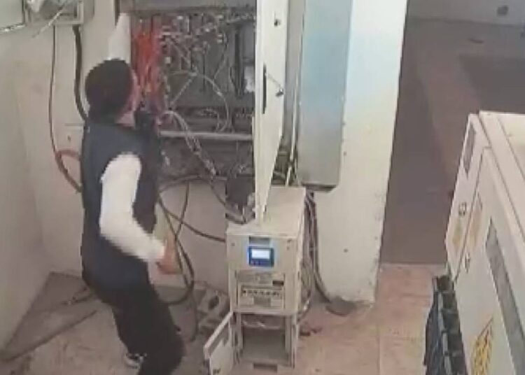 Trafodan 1 milyon liralık kablo çalan hırsızın cezası belli oldu 1 Trafodan 1 milyon liralık kablo çalan hırsızın cezası belli oldu
