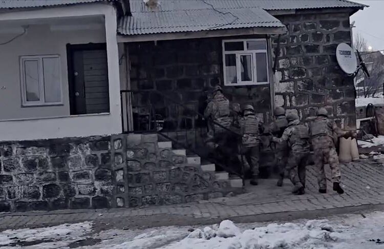 27 ilde FETÖ operasyonu: 73 şüpheli yakalandı 1 27 ilde FETÖ operasyonu: 73 şüpheli yakalandı
