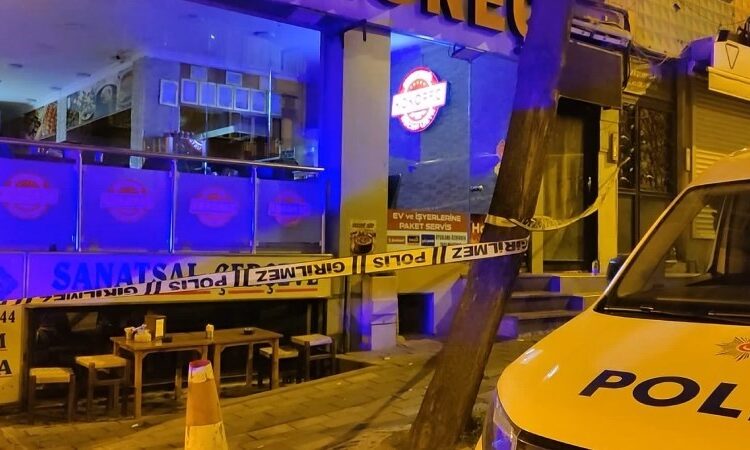 'Evimin önüne çöp attın' kavgasında kan aktı: 1 ölü 1 ‘Evimin önüne çöp attın’ kavgasında kan aktı: 1 ölü