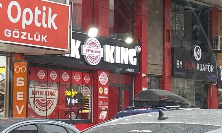 300'ü aşkın kişi yedikleri dönerden zehirlendi 1 300’ü aşkın kişi yedikleri dönerden zehirlendi