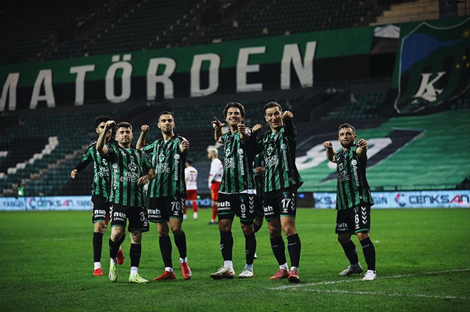 Süper Lig'e yükselen ilk takım Kocaelispor oldu 1 Süper Lig’e yükselen ilk takım Kocaelispor oldu