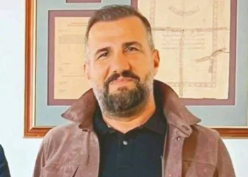 Tutuklanan bürokratın evinden servet çıkmıştı: Eski eşine 139 bin dolarlık ‘hediye’ göndermiş