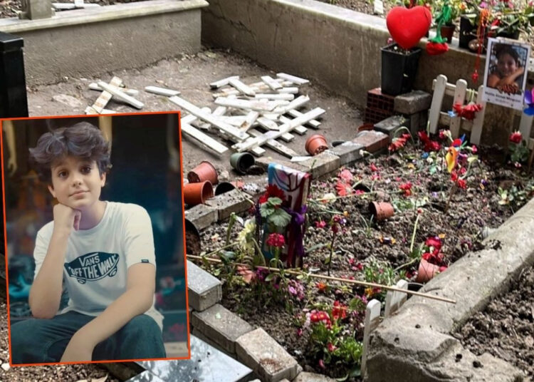 Minguzzi’nin mezarını takılıp düştüğü için tahrip etmiş!