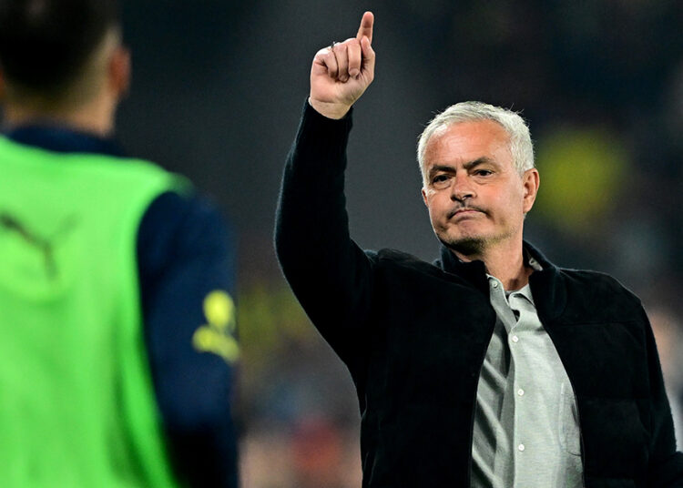 Ali Koç-Mourinho görüşmesi sonrası 7 ayrılık kararı: Sürpriz isimler listede... 1 Ali Koç-Mourinho görüşmesi sonrası 7 ayrılık kararı: Sürpriz isimler listede…