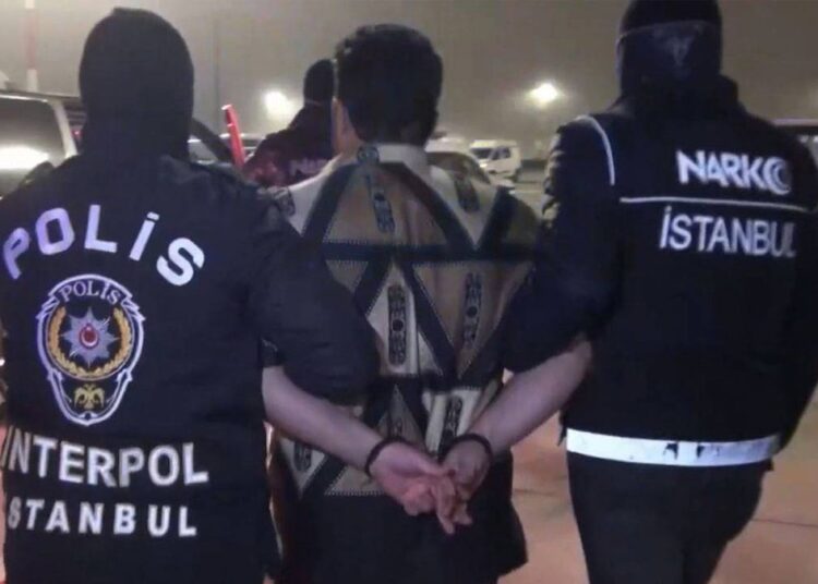 Türkiye'nin kırmızı bültenle aradığı 3 kişi 3 ayrı ülkede yakalandı 1 Türkiye’nin kırmızı bültenle aradığı 3 kişi 3 ayrı ülkede yakalandı