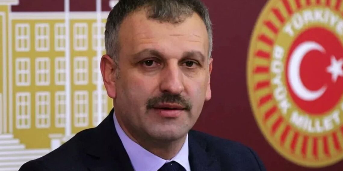 Cumhurbaşkanı Başdanışmanı Saral: CHP’li belediyelere oy veren seçmen kültürsüz ve cahil