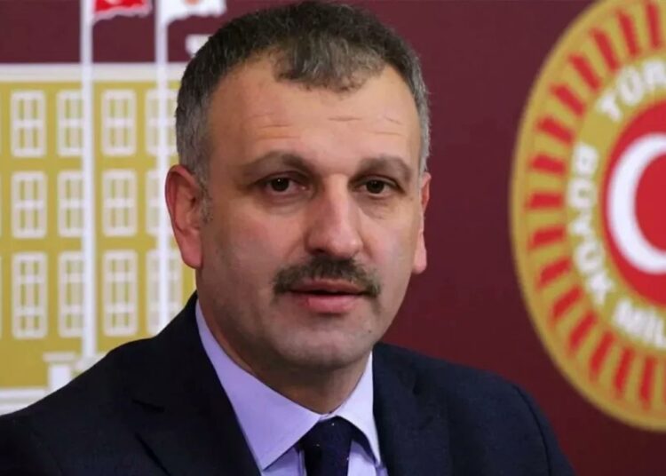 Cumhurbaşkanı Başdanışmanı Saral: CHP’li belediyelere oy veren seçmen kültürsüz ve cahil