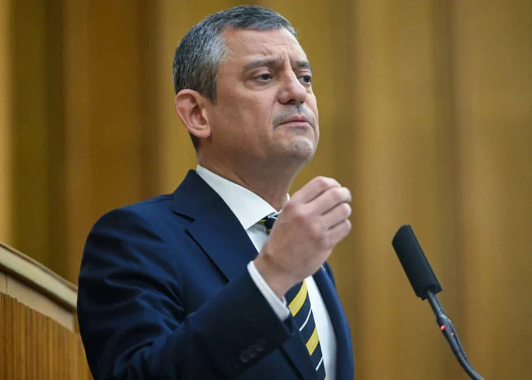 Özgür Özel: Darbenin karargahı Beştepe, silahı ele geçirdiği yargıdır