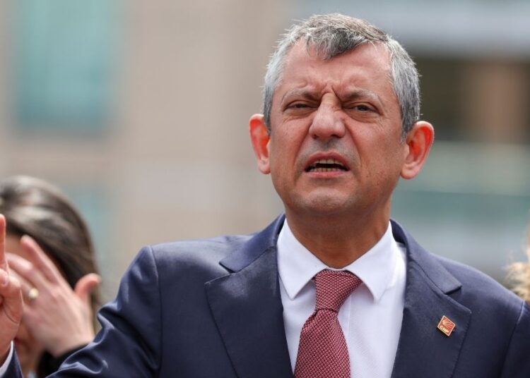 Özgür Özel’den Ali Yerlikaya’ya: Ağzına o bandı koy, bilmediğin konuda bir daha konuşma