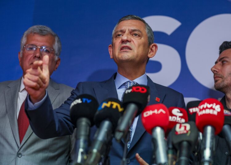 Özgür Özel: 'İstanbul'daki gökdelenler Erdoğan'ın hançerleridir' 1 Özgür Özel: ‘İstanbul’daki gökdelenler Erdoğan’ın hançerleridir’