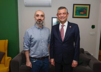 Özgür Özel’den ev hapsindeki İsmail Saymaz’a ziyaret