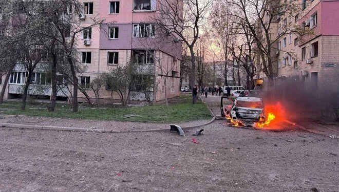 Barış görüşmelerine gölge düştü! Rusya, Ukrayna'yı vurdu: 9'u çocuk 18 ölü 1 Barış görüşmelerine gölge düştü! Rusya, Ukrayna’yı vurdu: 9’u çocuk 18 ölü