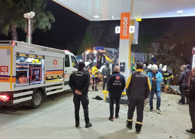 Samsun'daki heyelan faciası: Akaryakıt istasyonu sahibi tutuklandı 1 Samsun’daki heyelan faciası: Akaryakıt istasyonu sahibi tutuklandı
