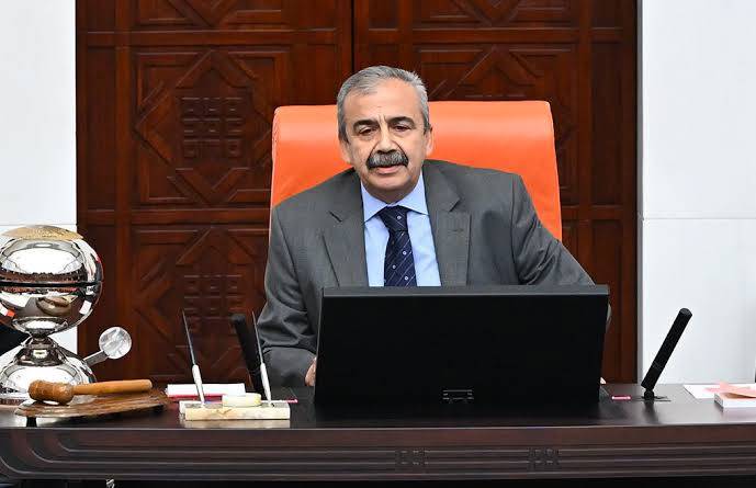 Sırrı Süreyya Önder'in doktorundan açıklama: 'Bizi umutlandıran bir iki parametre var' 1 Sırrı Süreyya Önder’in doktorundan açıklama: ‘Bizi umutlandıran bir iki parametre var’