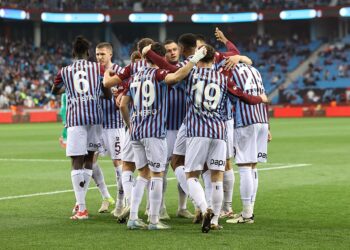 Trabzonspor, uzatmada tur atladı: 5 gol, 3 kırmızı kart