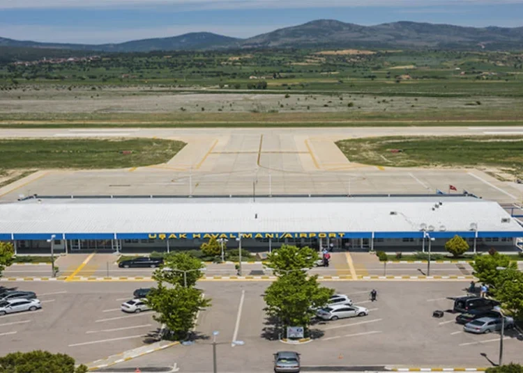 Yıllardır hiç bir uçağın inip kalkmadığı havalimanlarına yeni personeller alınıyor