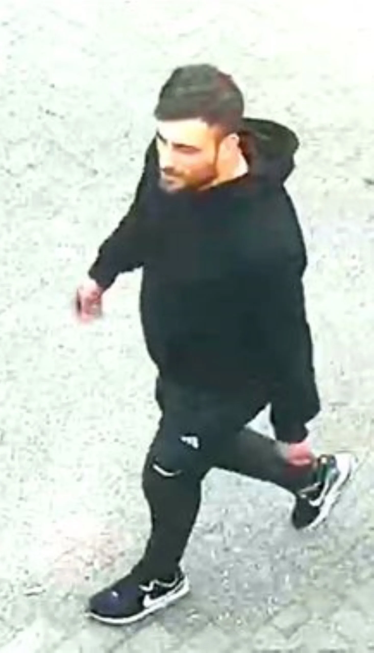 Falyalı'nın muhasebecisi Cemil Önal'ı öldüren zanlının görüntüleri ortaya çıktı 2 Falyalı'nın muhasebecisi Cemil Önal'ı öldüren zanlının görüntüleri ortaya çıktı