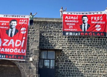 Diyarbakır surlarına “Azadî İmamoğlu” pankartı: 4 kişi gözaltına alındı 9 Diyarbakır surlarına “Azadî İmamoğlu” pankartı: 4 kişi gözaltına alındı