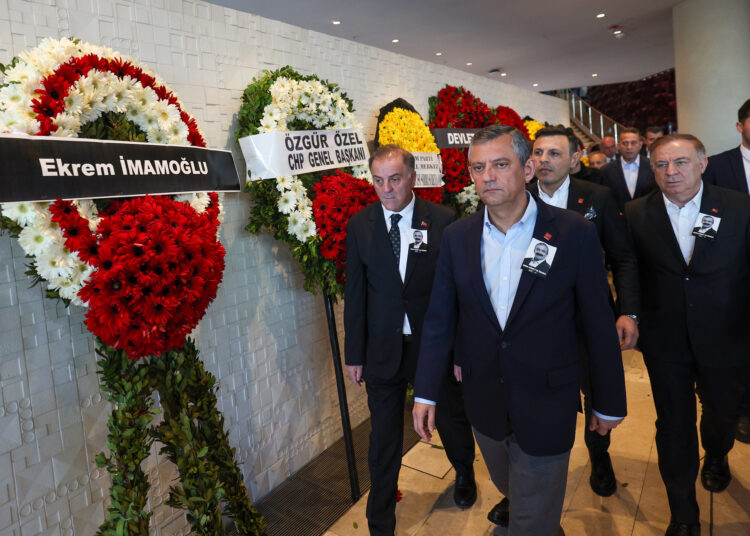 Özgür Özel'den saldırı sonrası ilk açıklama: Bugün barışın konuşulması lazım 1 Özgür Özel’den saldırı sonrası ilk açıklama: Bugün barışın konuşulması lazım