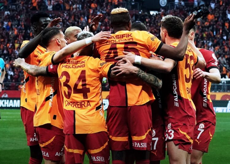 Galatasaray derbi öncesi puan farkını 8'e çıkardı 1 Galatasaray derbi öncesi puan farkını 8’e çıkardı