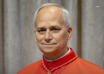 Vatikan’da yeni dönem: Milliyetçiliğe mesafeli, diyaloğa yakın, tenis tutkunu bir Papa….