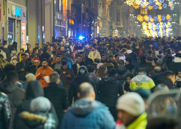 Araştırma: Dindarlık azalıyor, inançsızlık artıyor