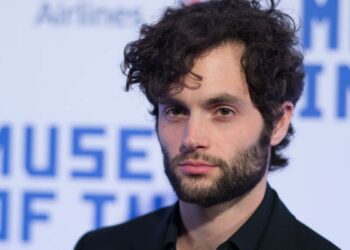 Gossip Girl yıldızı Penn Badgley: Başucumda Kur’an-ı Kerim var
