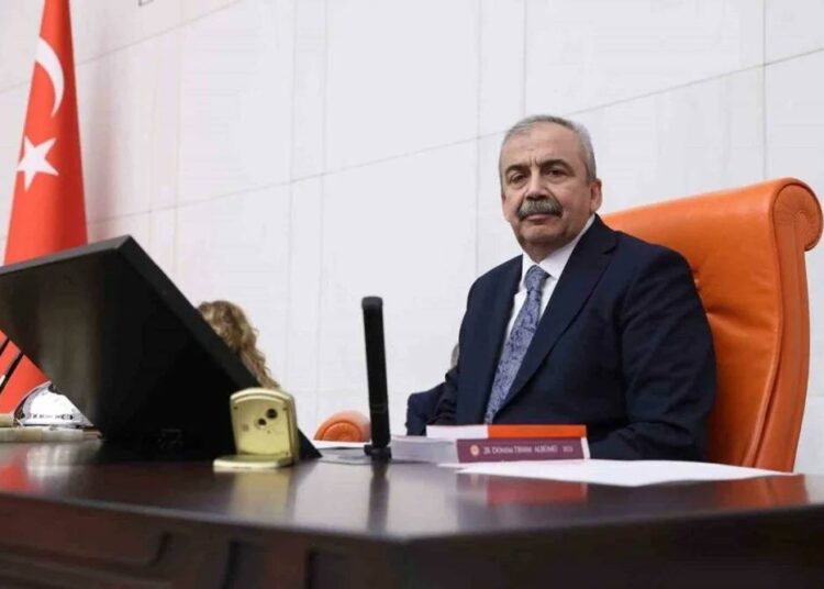 Sırrı Süreyya Önder naaşı Zincirlikuyu'ya defnedilecek 1 Sırrı Süreyya Önder naaşı Zincirlikuyu’ya defnedilecek
